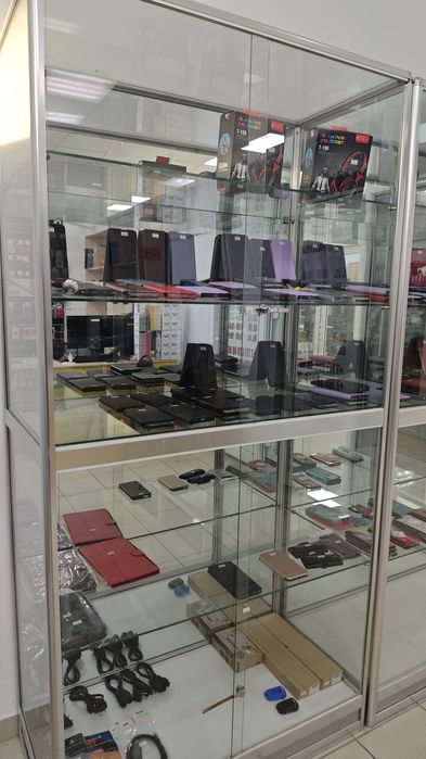 Продам 2 витрины