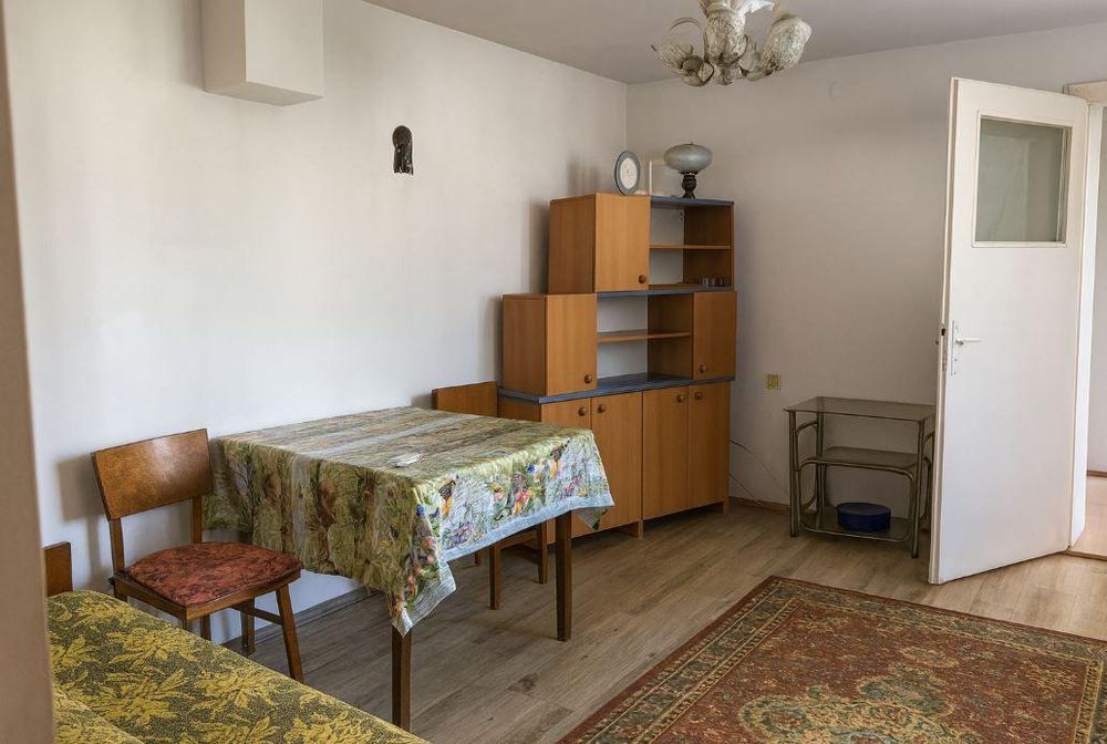 Етаж от къща в района на Христо Ботев!