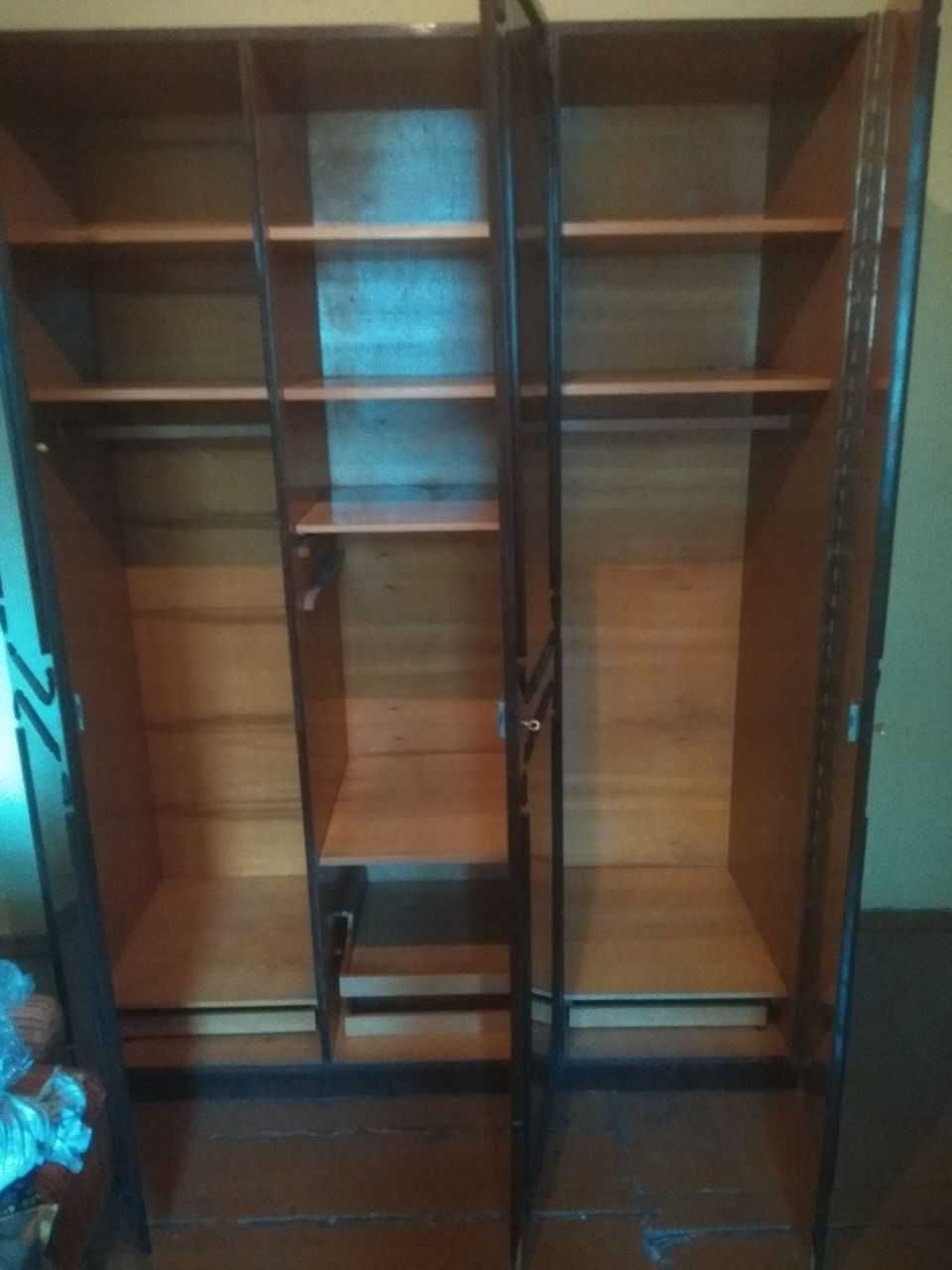 продам румынский шкаф
