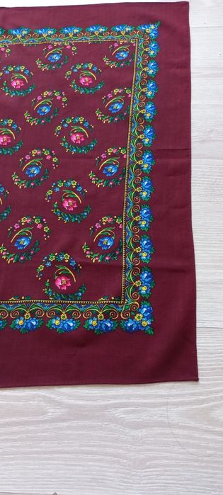 Batic traditional cu model floral