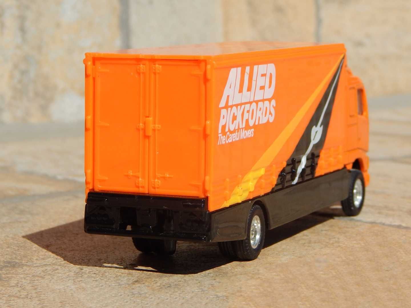 Macheta camion transport Volvo FH16 1998 Corgi 1:64 Allied Pickfords