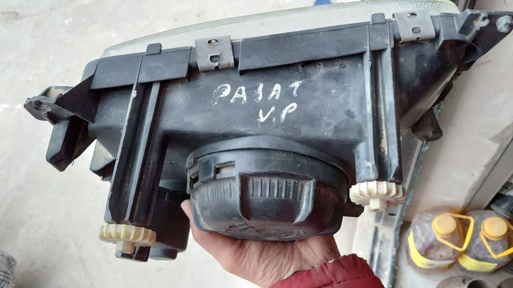 Фар на пассат V3