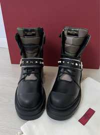 Valentino Garavani boots, marimea 36.5