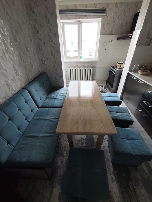 Oshxona uchun  ugalog xolati yaxshi ishlatilgan.stoli bn sotiladi