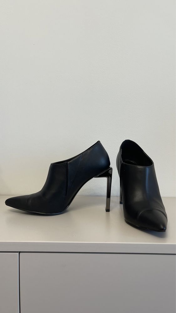 Ботильоны туфли Charles & Keith