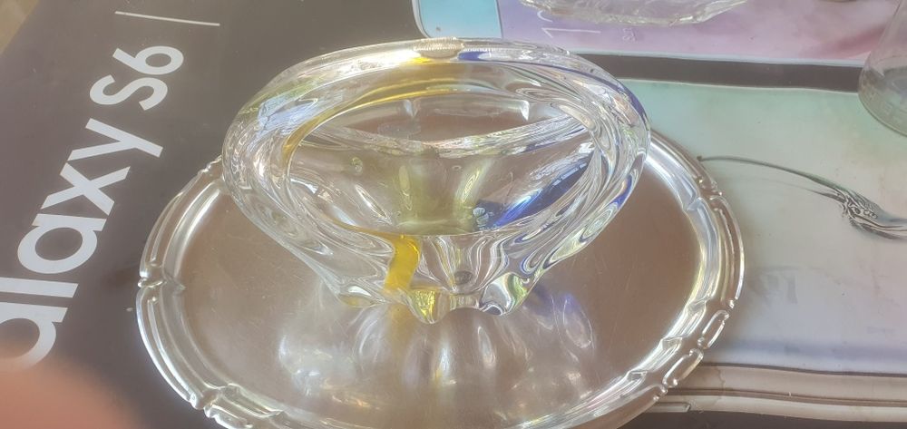 suport ceramic cu trei lumanar.Elemente de sticlă de de decor.