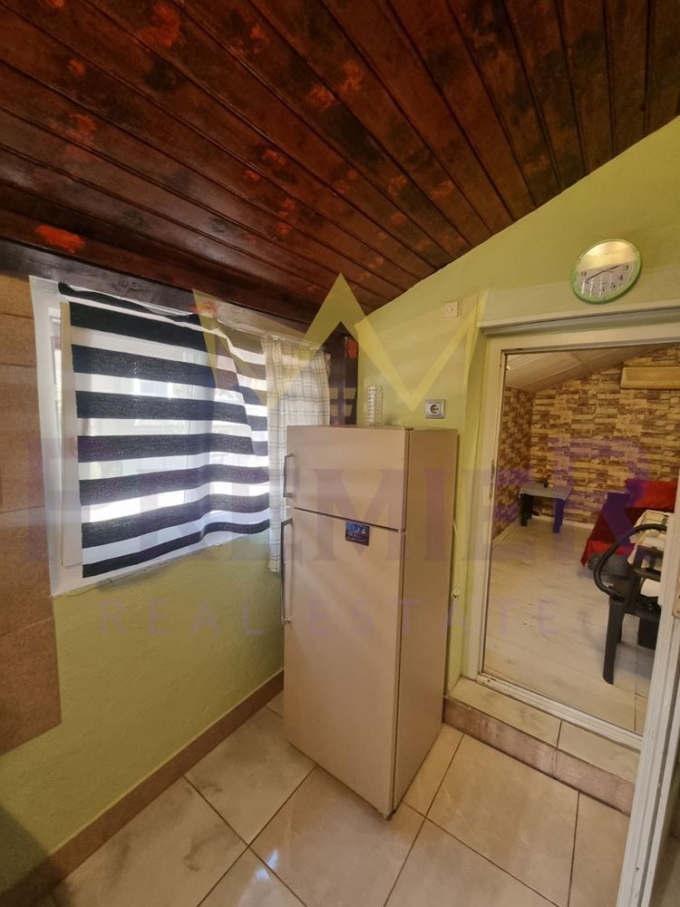 Дава се под наем Етаж от къща в Варна, Аспарухово - 20 кв.м за 137.7 € - Снимка #1