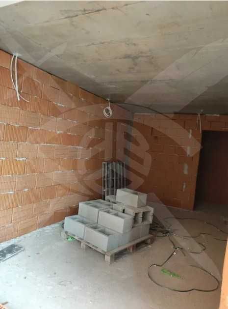 Продава се Двустаен апартамент в Пловдив, Гагарин - 77 кв.м за 1052 €/кв.м - Снимка #2