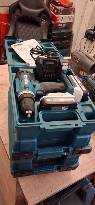 Makita шурупаёрт DF488D004