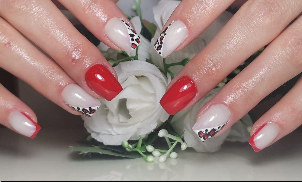 Unghii cu gel și semi