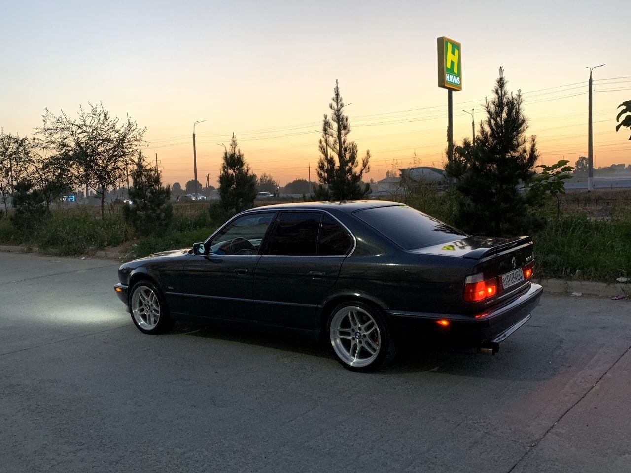 BMW E34 sotiladi 
Yili 1989
Mator 3.5
R18 diska
Pioner ma