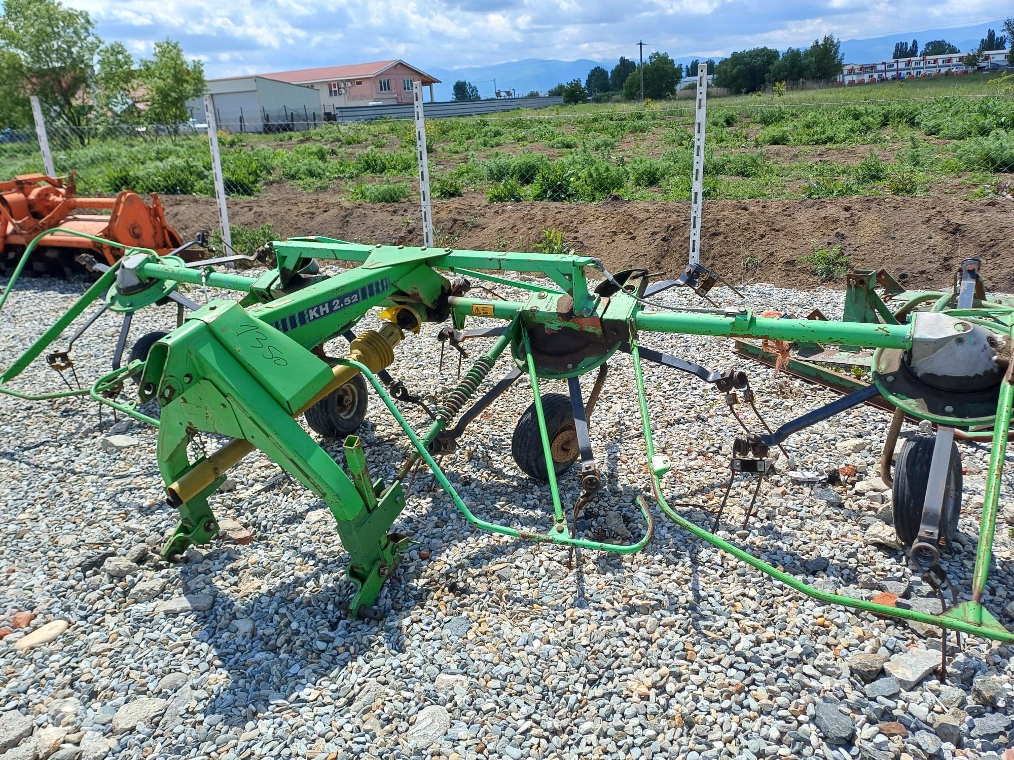 Grebla Fan Paianjen Adunat, Risipit  , Kuhn  ,Deutz