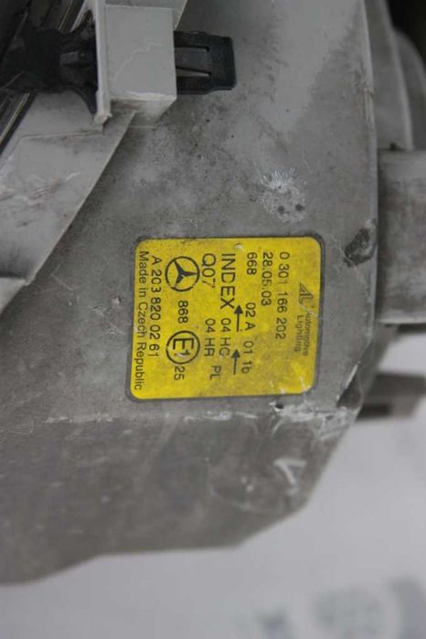 Десен фар за Mercedes C-class W203 (2000-2007)