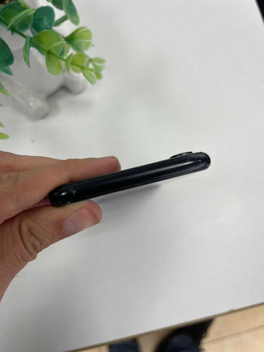 Продавам Iphone XR 128GB