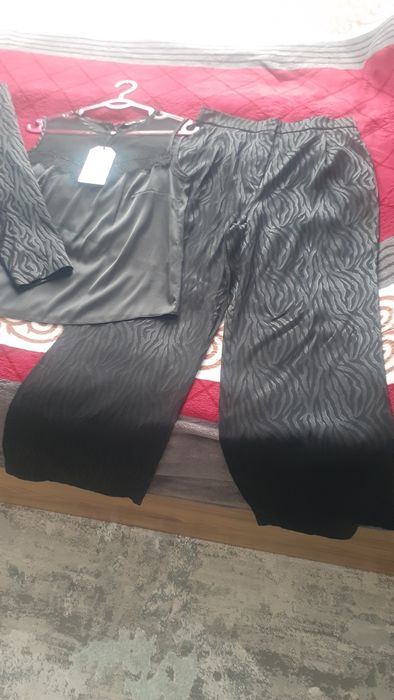 Продаётся новый турецкий костюм брюк с базой .янги тройка сотилади.