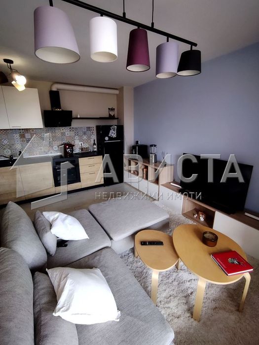 Дава се под наем Тристаен апартамент в София, Център - 135 кв.м за 1000 € - Снимка #1