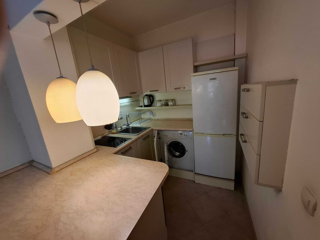 Продава се Двустаен апартамент в София, Градоман - 50 кв.м за 14 €/кв.м - Снимка #2
