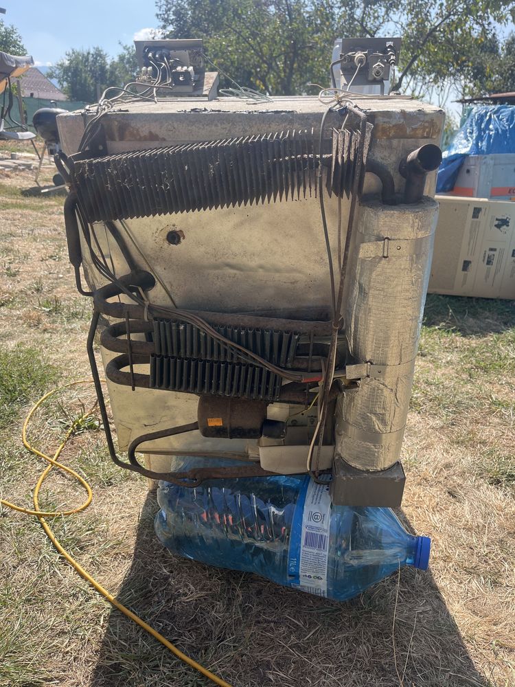 Хладилник 12v 220v и газ