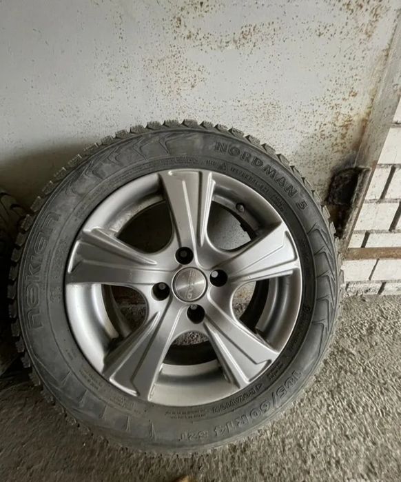 Продам диски с зимней резиной