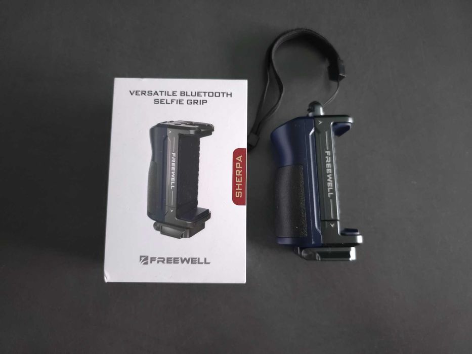 Freewell Versatile Bluetooth Selfie Grip