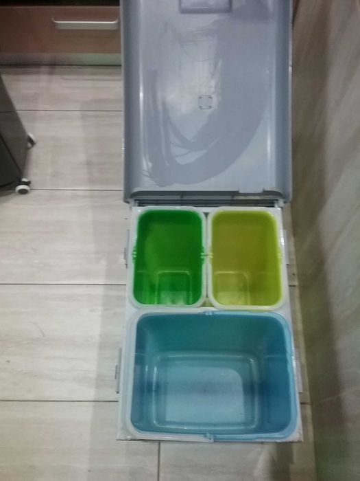 Кош за вграждане и разделно събиране на отпадъци