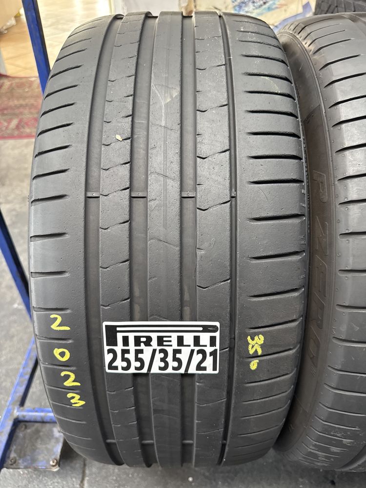 255/35/21 Pirelli