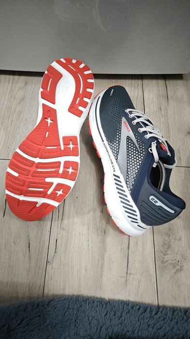 Brooks. Nr 44.5.