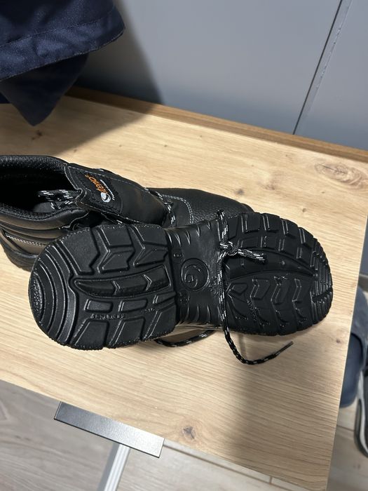 Работни обувки .Нови 42 номер