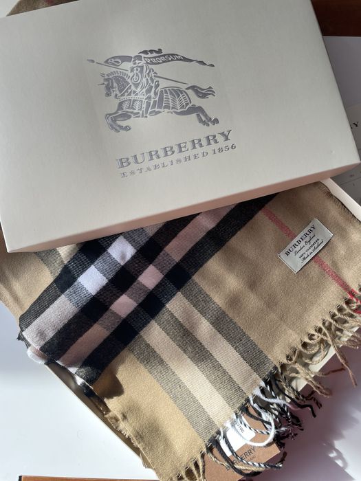 Кашмирен шал в кутия перфектен за подарък *Burb*erry**