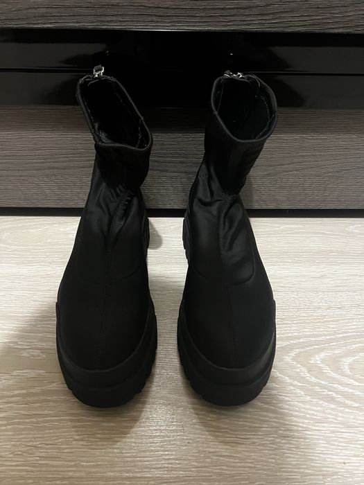 Черни боти от Bershka