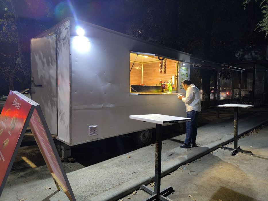 Fudtrak koʻchma doʻkon sotiladi razmer 4-2