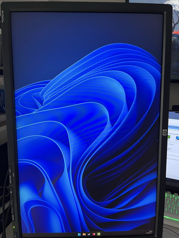Продавам монитор HP LP2475w – 24 инча
