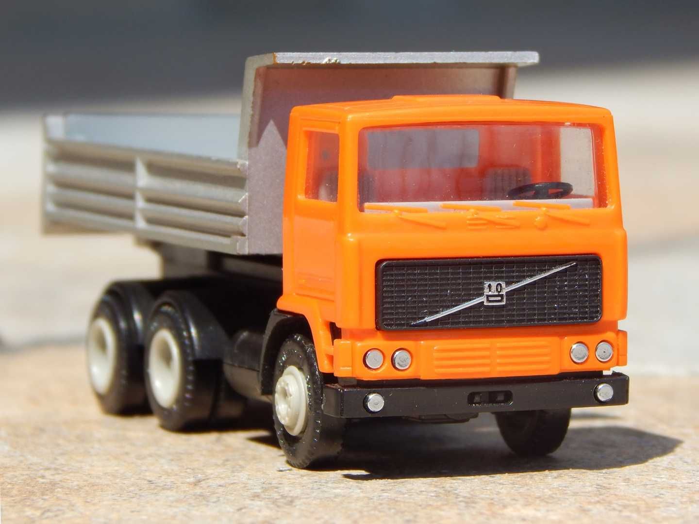 Macheta basculanta Volvo F10 Herpa Germania 1:87 HO