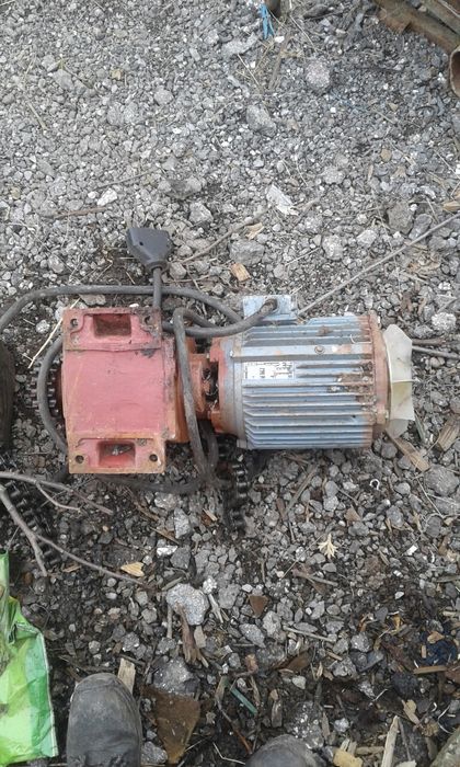 Редуктори и ел.мотори за маслобойна