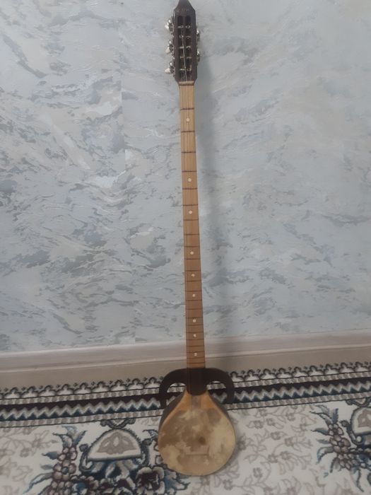 Qashqar rubobi chixol bilan