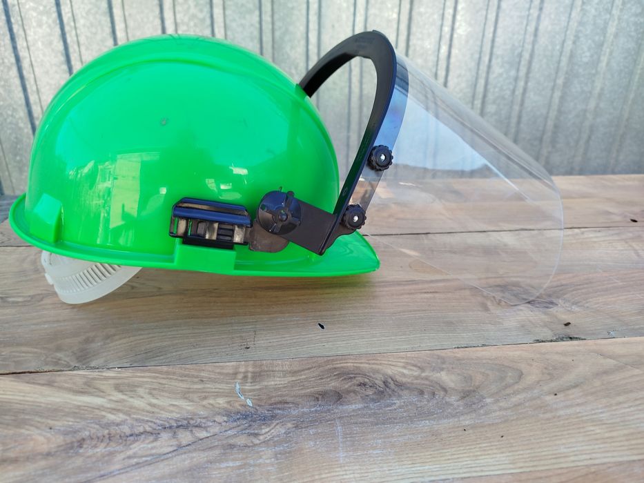 Защитный щиток  на каску