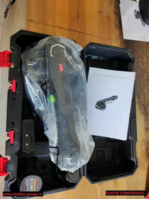 Masina cu vibratii pentru montajul gresiei cu acumulator LI-ION