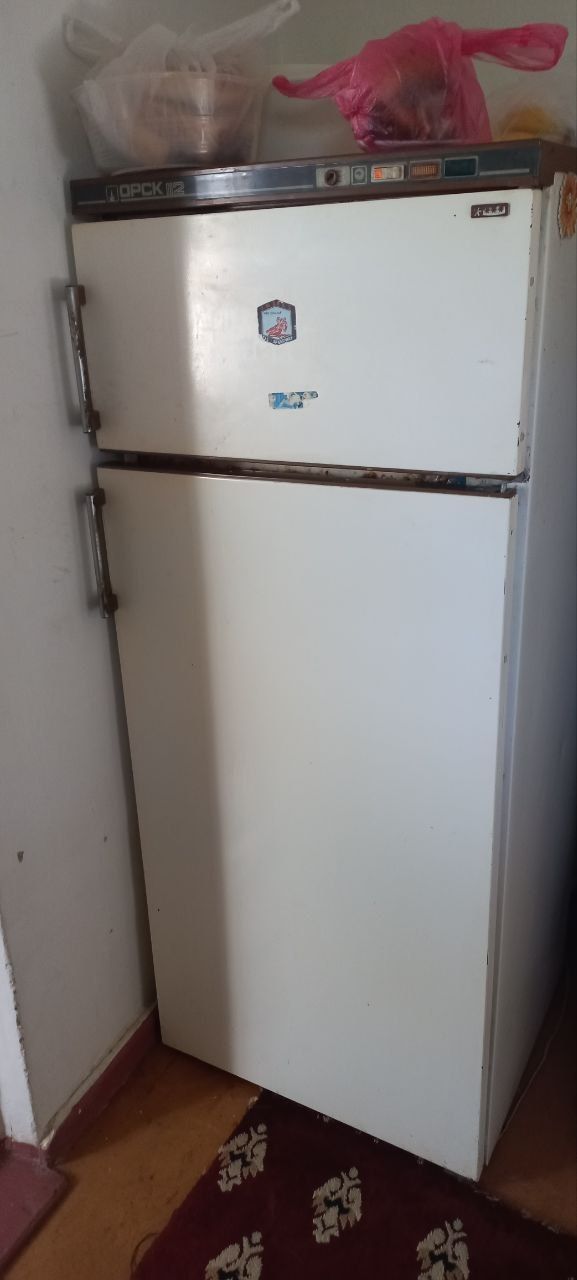 Продаётся  2 холодильник рабочий