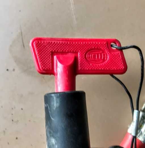 Оригинален Комплект HELLA за релокация на акумулатор с ключ маса