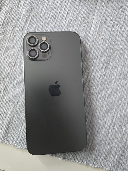 Продавам Iphone 12 pro