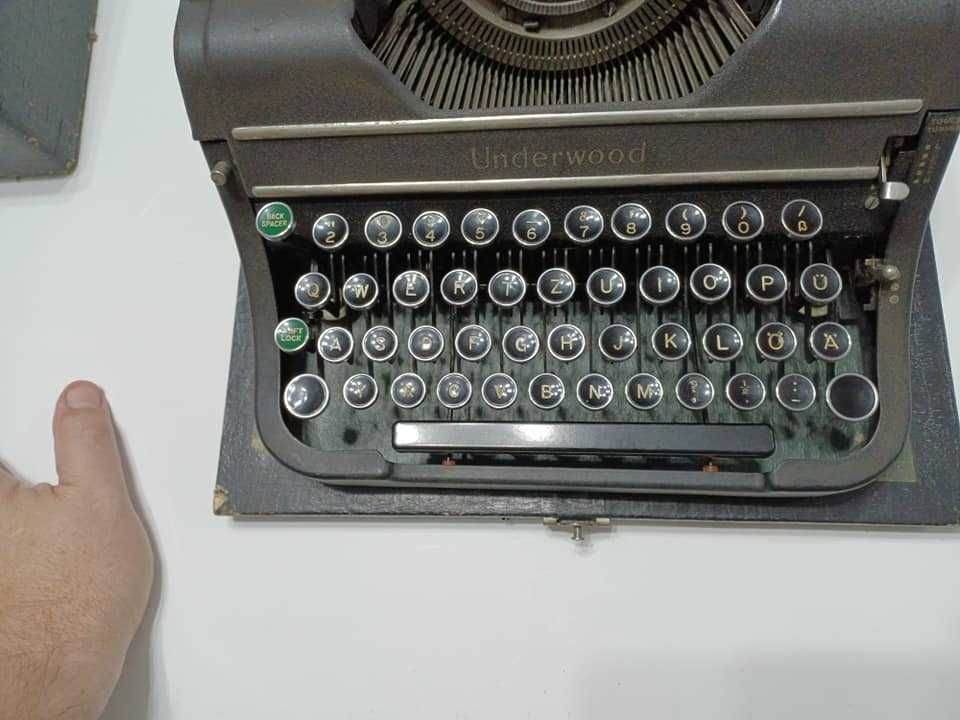 Masina de scris vintage Underwood Universal 1942