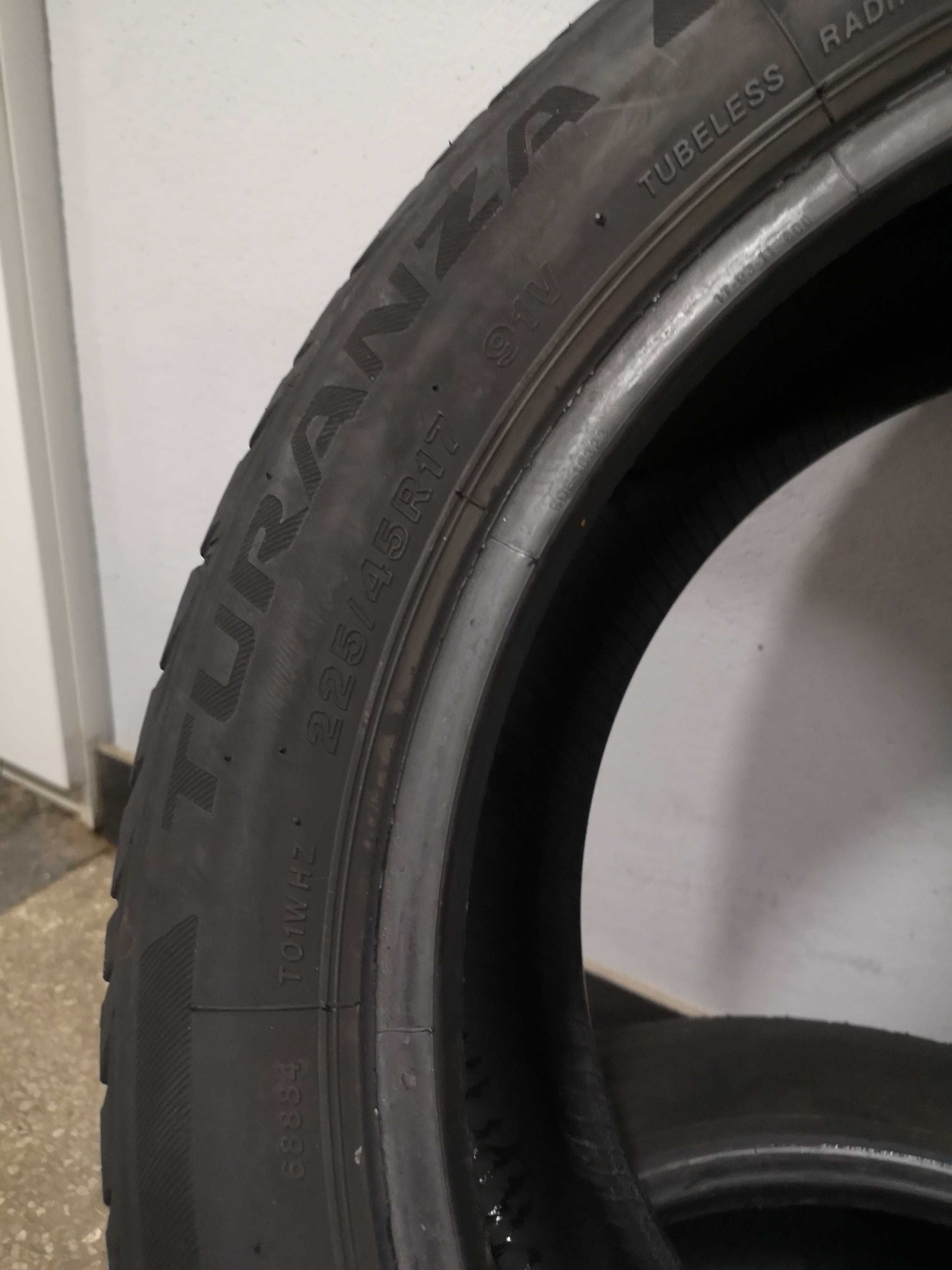 2бр 225/45/17 BRIDGESTONE 6,5мм грайфер дот:19г безплатен монтаж