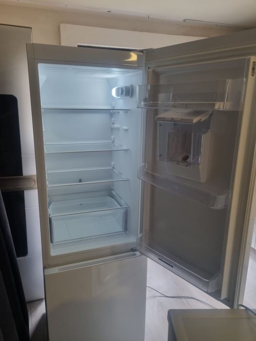 Vand frigider Heinner, pret 900 de lei neg.