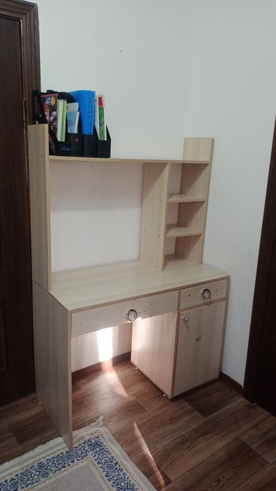 Продам парта для школьника, письменный  стол

+7 778