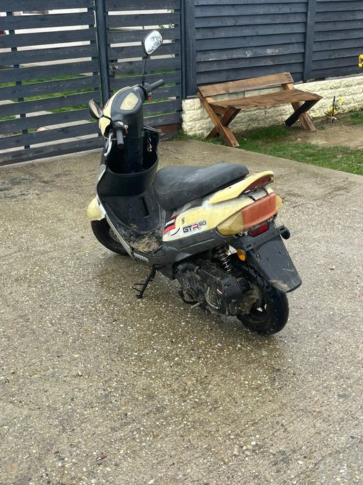 vand scutere ,bicicleta cu motor