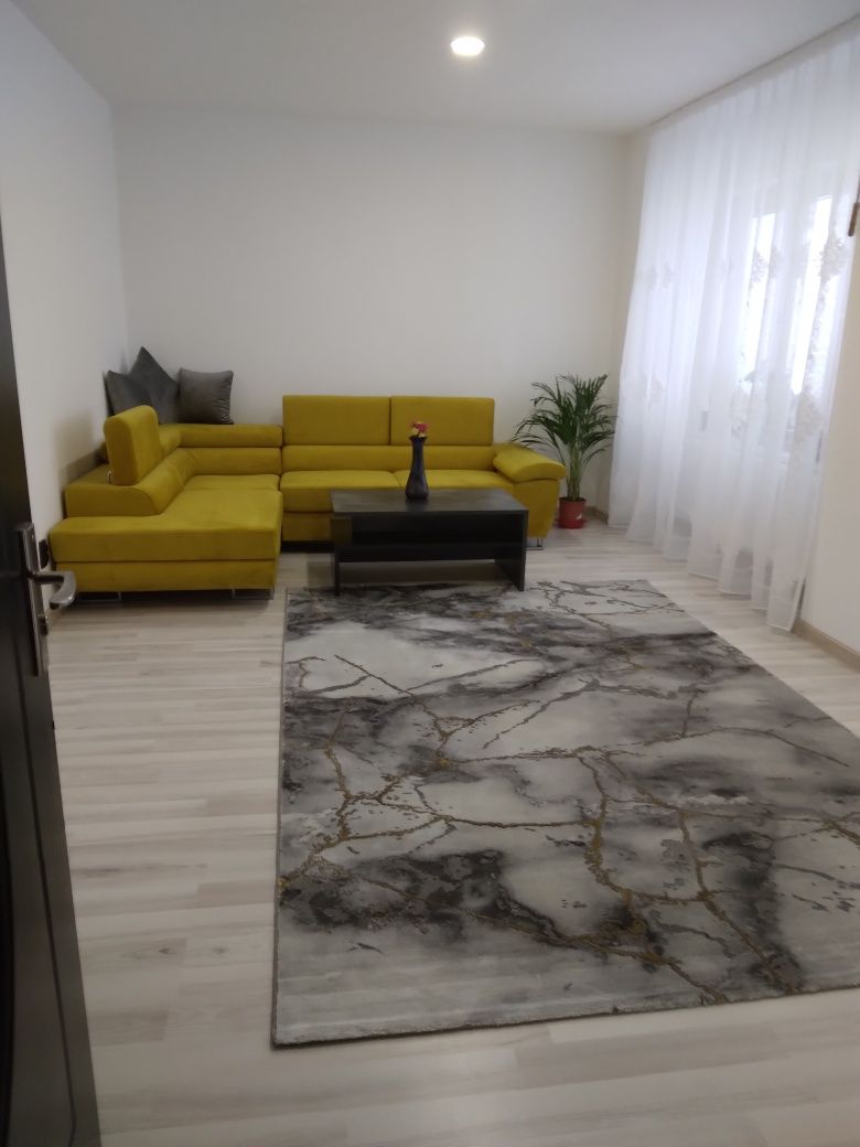 Închiriez  apartament ²2camere centrul civic