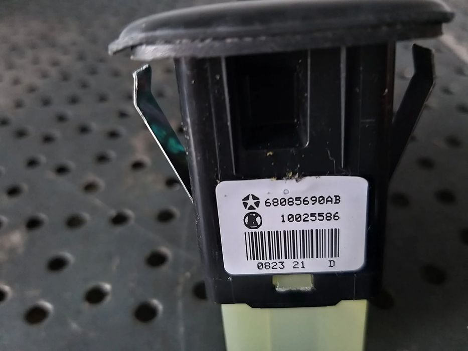 Buton geam electric stanga spate jeep grand cherokee 4 wk wk2 68085690ab 10025586