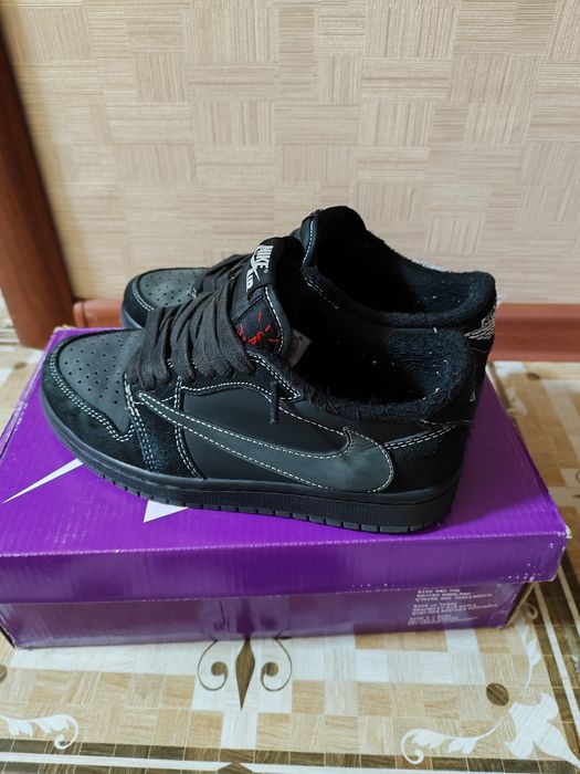 Кроссовки , чёрные.Найк