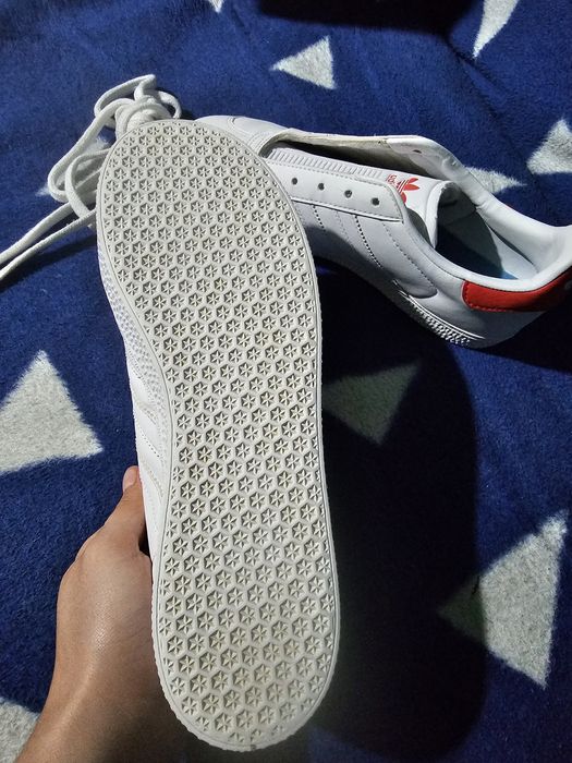 Adidasi Gazelle.