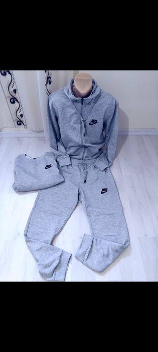 Trening baieti Nike.  Treningul este format din 3 piese.
